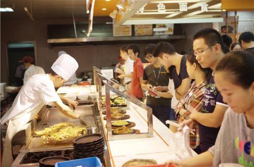 廣州珠江新城上班的白領(lǐng)們是如何解決午飯問題的？