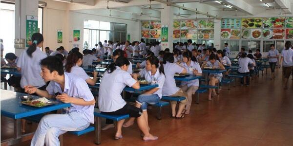 選擇將內(nèi)部食堂對(duì)外承包能對(duì)企業(yè)帶來(lái)哪些好處？